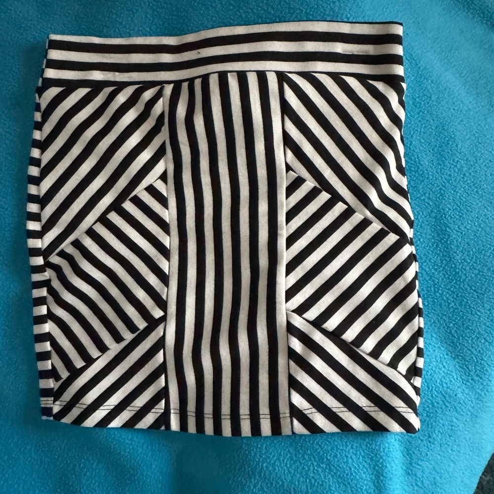 Black and white mini skirt